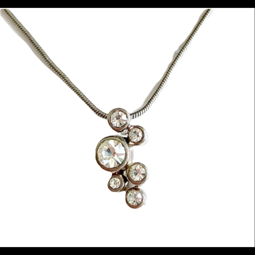 AVON modernist dainty Silver Necklace - Picture 3 of 4